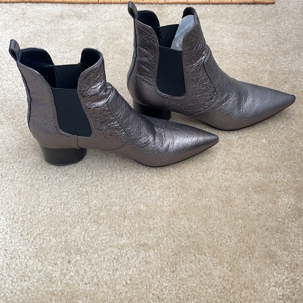 Kendall & Kylie “Logan” pewter bootie, size 8.5